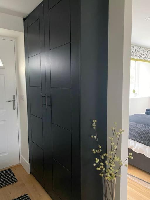New Studio Apartment - Minutes Walk To Cathedral Salisbury Eksteriør billede