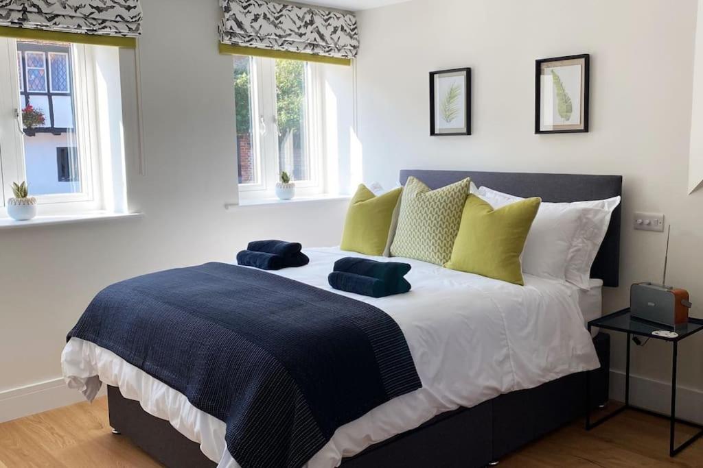 New Studio Apartment - Minutes Walk To Cathedral Salisbury Eksteriør billede