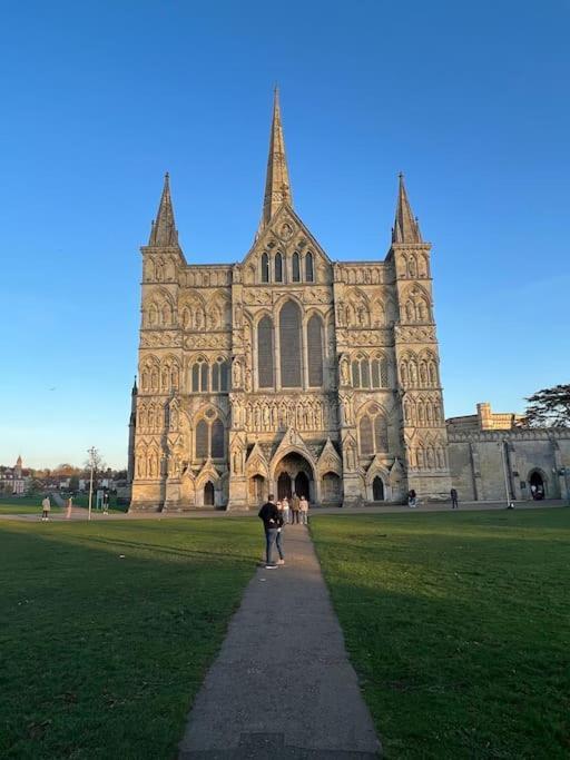 New Studio Apartment - Minutes Walk To Cathedral Salisbury Eksteriør billede