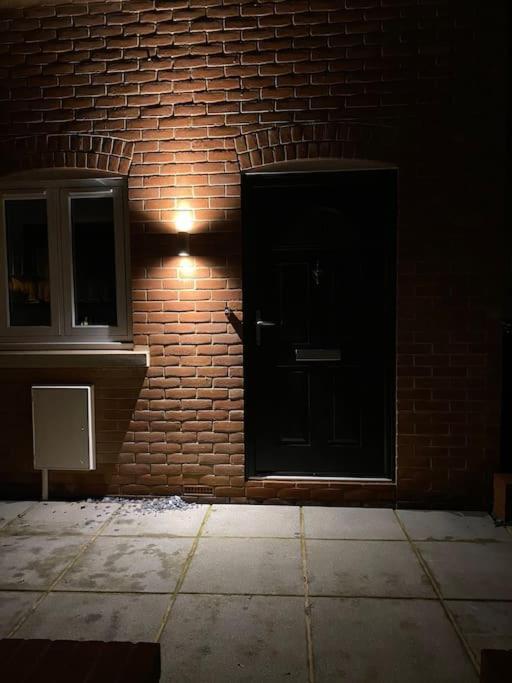 New Studio Apartment - Minutes Walk To Cathedral Salisbury Eksteriør billede