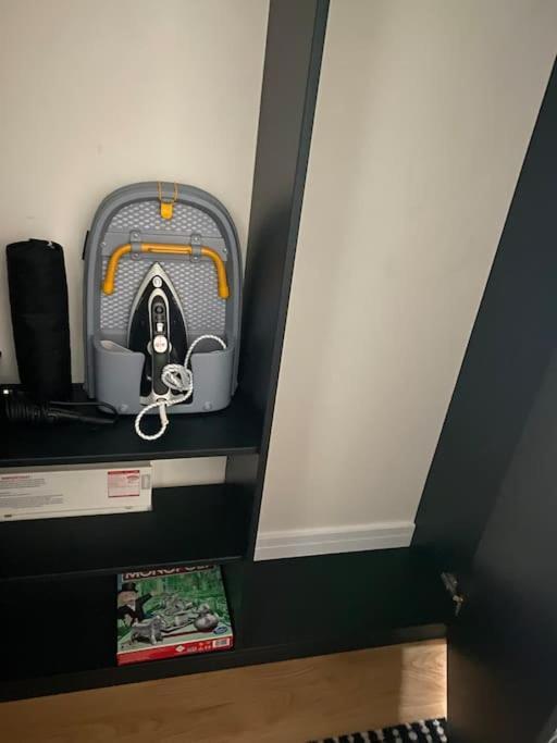 New Studio Apartment - Minutes Walk To Cathedral Salisbury Eksteriør billede