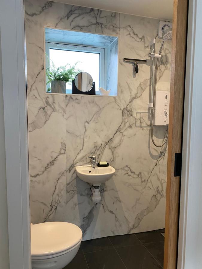 New Studio Apartment - Minutes Walk To Cathedral Salisbury Eksteriør billede