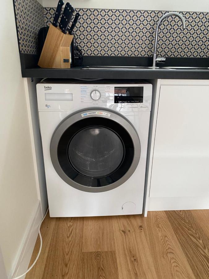 New Studio Apartment - Minutes Walk To Cathedral Salisbury Eksteriør billede