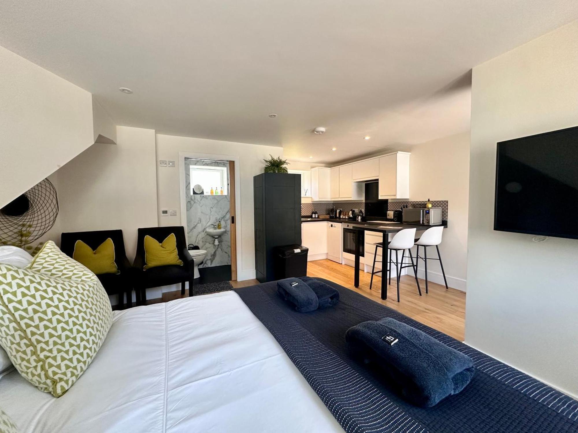 New Studio Apartment - Minutes Walk To Cathedral Salisbury Eksteriør billede