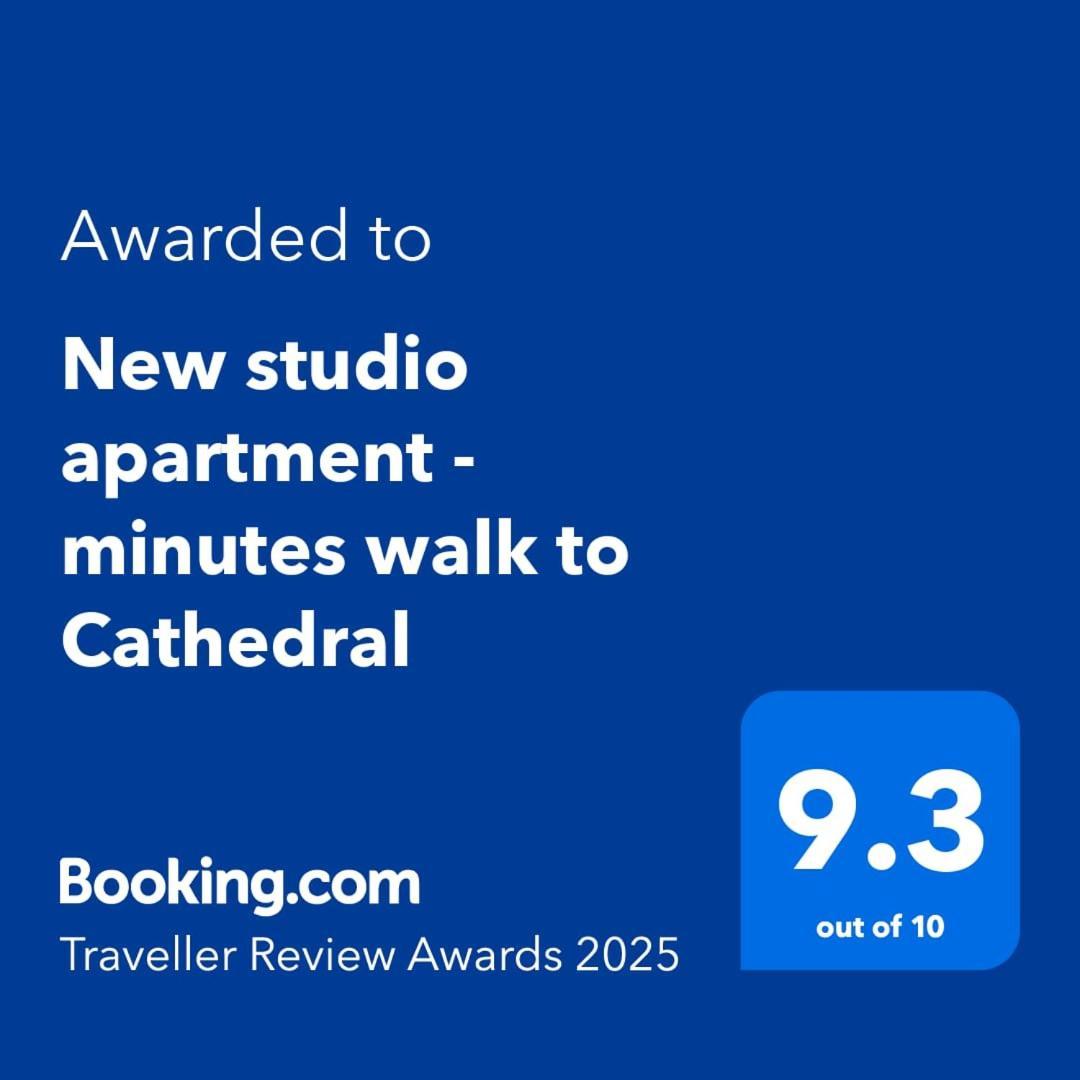 New Studio Apartment - Minutes Walk To Cathedral Salisbury Eksteriør billede